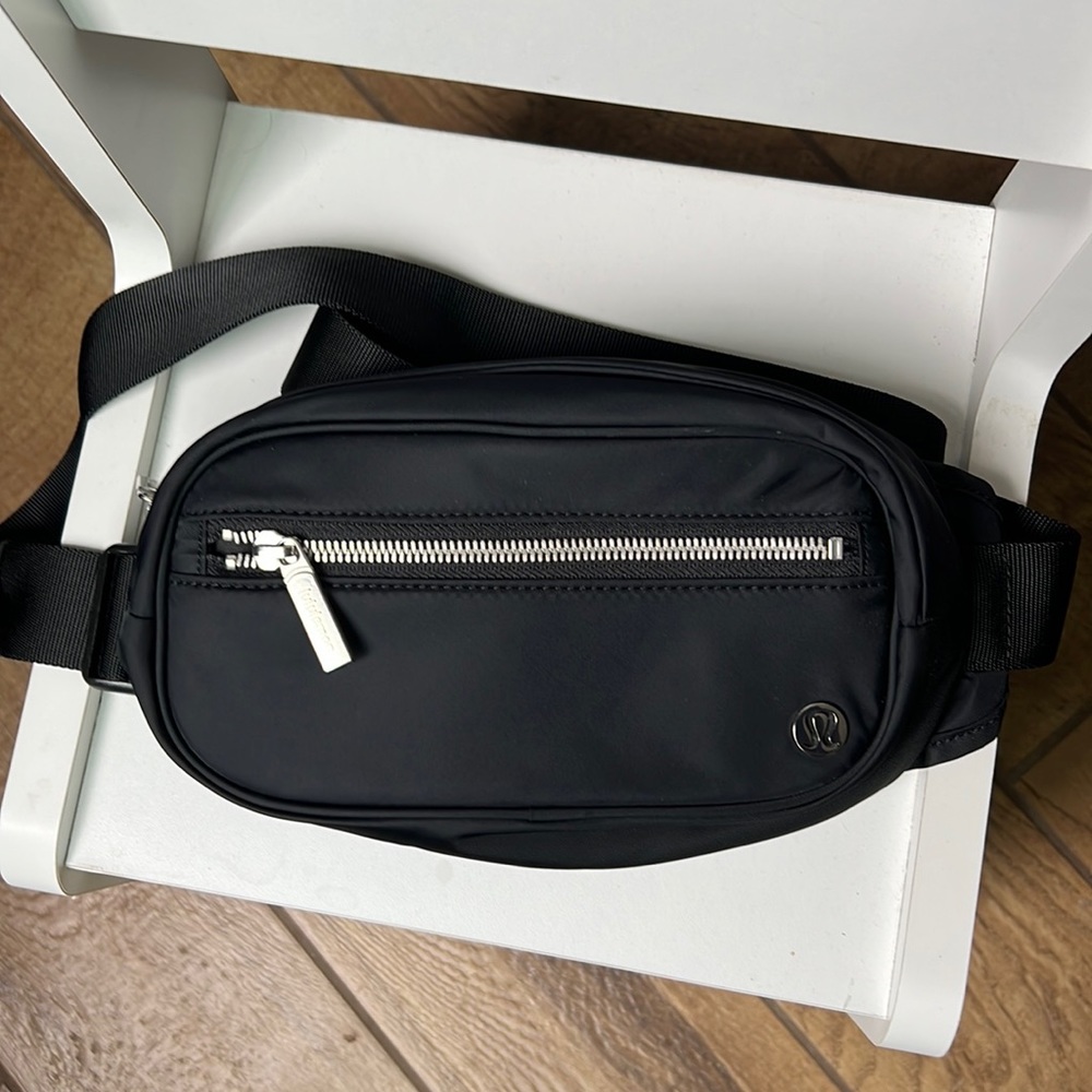 Lululemon Wanderlust belt bag